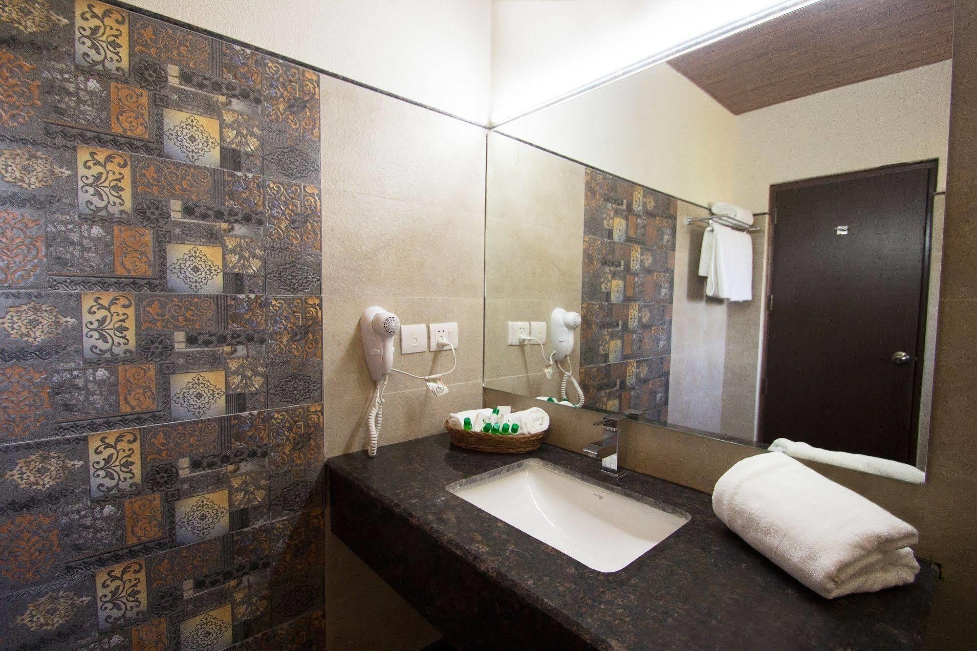 One Earth Royale Boutique Hotel Mussoorie Exterior foto