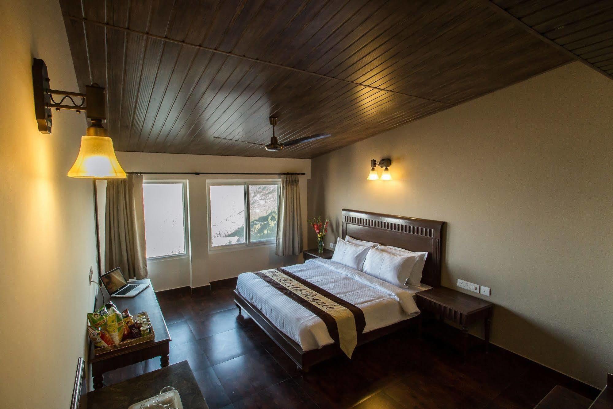One Earth Royale Boutique Hotel Mussoorie Exterior foto